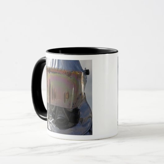 Mug Vue rapprochée d'un pompier (Devant gauche)