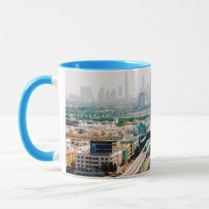 Mug Vue sur la ligne de métro et les gratte-ciel de l