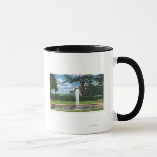 Mug Vue sur les jardins de Tanglewood et la fontaine (Droite)