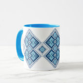 Mug Vyshyvanka ukrainien de bleu de broderie (Devant gauche)