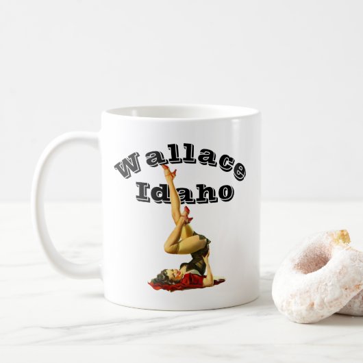 Mug Wallace Idaho Pinup Girl (Avec donut)