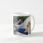 Mug Welsh Terrier dans le jardin (Devant droit)