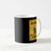 Mug Wendigo Cryptid - Ne pas nourrir le signal d'avert (Devant droit)