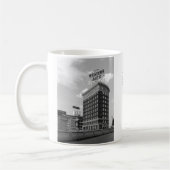 Mug Western Auto Curved Building 2025 Calendrier (Gauche)