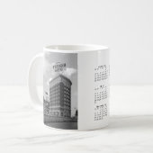 Mug Western Auto Curved Building 2026 Calendrier (Devant gauche)
