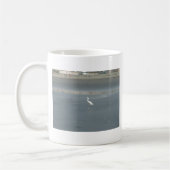 Mug White Bird on Grey Sand Beach Art Imprimer (Gauche)
