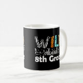 Mug Wild À propos 8e année Enseignant élève drôle (Devant droit)