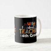 Mug Wild About Enseignement 4e année Enseignant Drôle  (Devant droit)