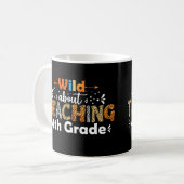 Mug Wild About Enseignement 4e année Enseignant Drôle  (Devant gauche)