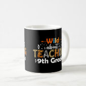 Mug Wild About Enseignement 9e année Funny Enseignant (Devant droit)