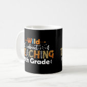 Mug Wild About Enseignement 9e année Funny Enseignant (Devant gauche)