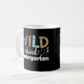 Mug Wild About Kindergarten Funny Teacher Students (Devant gauche)