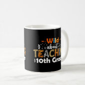 Mug Wild About Teaching 10th Grade Funny Enseignant (Devant droit)