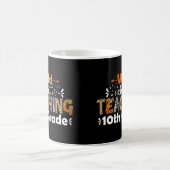 Mug Wild About Teaching 10th Grade Funny Enseignant (Centre)