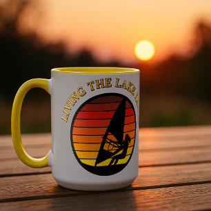 Mug Windsurf Girl Retro Sunset Lake Modèle de vie
