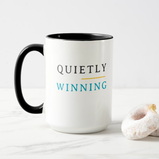 Mug Winning Quietly – Minimal Typography (Avec donut)