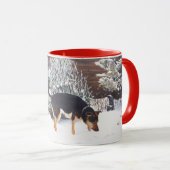 Mug Winter snow scene with cute black and tan dog (Devant droit)