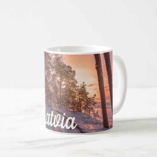 Mug Winter sunset in pine forest near sea (Devant droit)