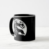 Mug Wolf Howling Silhouetté contre une Pleine lune (Devant gauche)
