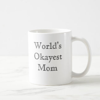 Mug World's Okayest Mom - police classique