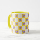 Mug Yellow Checkerboard Floral Pattern – Purple Daisy (Devant gauche)