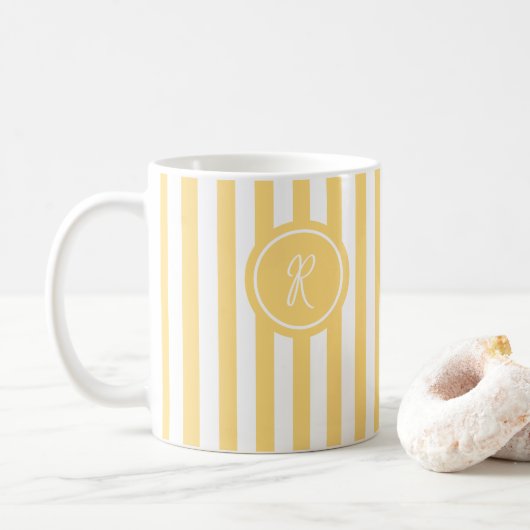 Mug Yellow French Beach Stripe Personnalisé Monogramme (Avec donut)