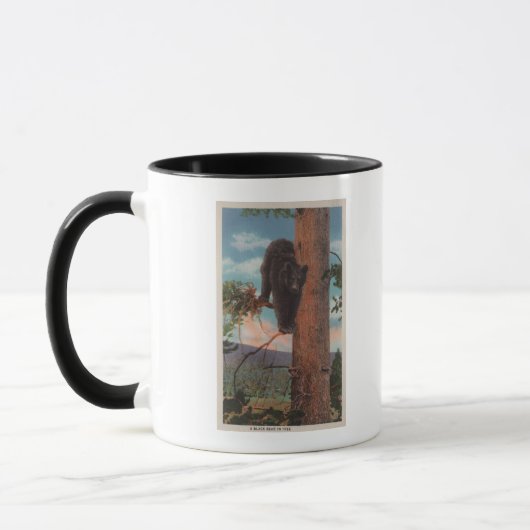 Mug Yellowstone, WYView of Black Bear in Tree (Gauche)