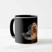 Mug Yorkshire Terrier sur le noir (Devant gauche)