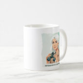 Mug Young Jane, scientifique et anthropologue (Devant droit)