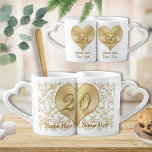Mugs cadeaux personnalisés de 20 ans pour l'annive<br><div class="desc">Cadeau Personnalisé 20 Anniversaire Mariage de 20 ans. Ensemble de Mug Amoureux Personnalisé avec Coeurs. Magnifique cadeau d'anniversaire du 20e mariage, peu coûteux et très unique. Tapez le NOM du mari et de la femme sur chaque mug et sur l'autre côté, Tapez leur Mariage ou leur DATE(S) d'anniversaire ou supprimez...</div>