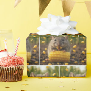Muis die geniet van een kolf maïs cadeaupapier