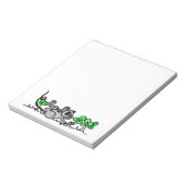 Muis die speelt in shamrocks notitieblok (Gedraaid)
