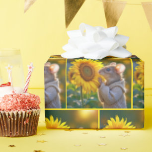 Muis ruikt een herfst zonnebloem cadeaupapier