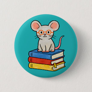 Muisje op stapel boeken ronde button 5,7 cm