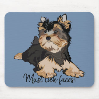 Muismat Moet Gezichten Likken/Terriër Puppy
