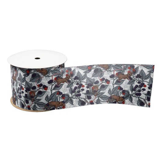 Muizen en bramen op wit lint (Spoel)