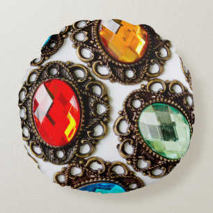 Multicolor broedsels op witte achtergrond rond kussen