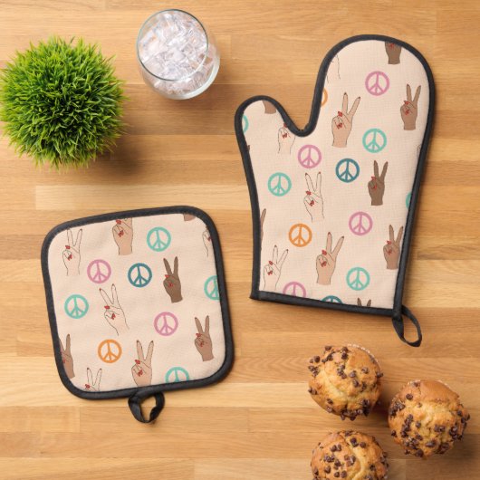 Multicultural Hand Pattern Ovenwant & Pannenlap Set (Top down)