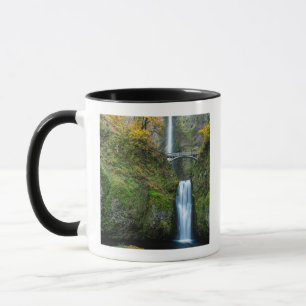 Multnomah-watervallen in de herfst in de Columbia- Mok