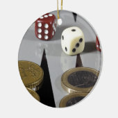 Muntstukken op een backgammonraad keramisch ornament (Links)