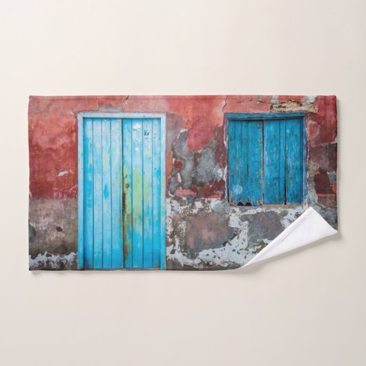 Mur, porte et volets colorés (Serviette à main)