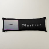 Muskrat Body Pillow Lichaamskussen (Achterkant)