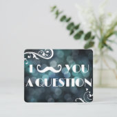 Mustache Bash Question Bokeh Lights Invitations (Debout devant)