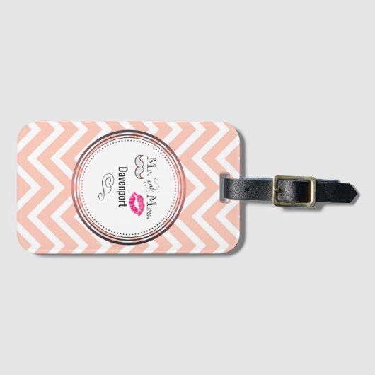 Mustache & Lips Mr. & Mrs. Peach Chevron Custom Bagagelabel (Voorkant (horizontaal))