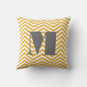 Mustard Yellow Ivory en Gray Monogram Zig Zag Kussen (Achterkant)