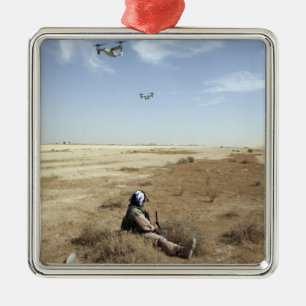 MV-22B Ospreys vliegen boven het Amerikaanse Navy  Metalen Ornament