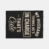 My Husband Thinks He’s In Charge Funny Saying Humo Fleece Deken (Voorkant (Horizontaal))