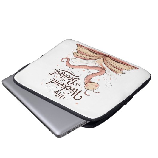 My Weekend Is All Booked | Bookworm Design Laptop Sleeve (Voorkant onderkant)