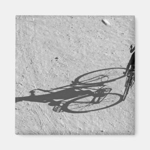 Myamar, Bagan, Young boy die een enorme fiets heef Magneet