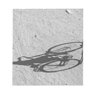 Myanmar, Bagan, Jongen op een grote fiets en Notitieblok